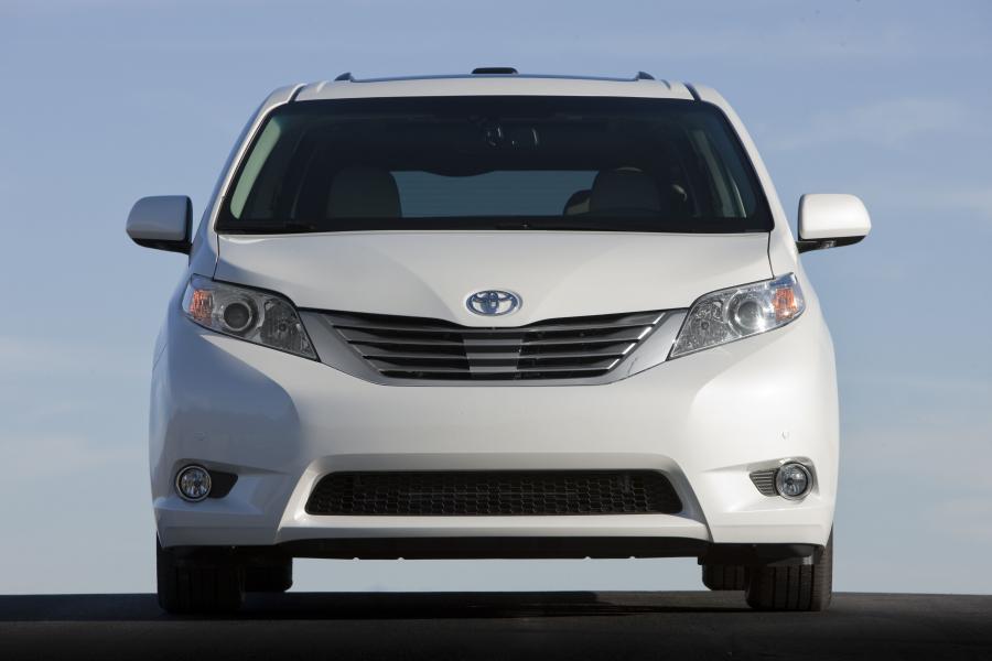  Toyota Sienna LE 2010 года  (фото 49 из 52)